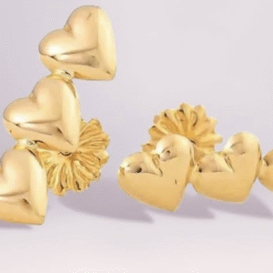 Aros Triple Corazón en Oro 18K – Amor en Cada Brillo